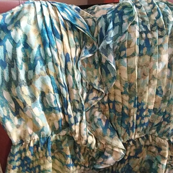 Pretty, light sleeveless V-neck top - Picture 3 of 3